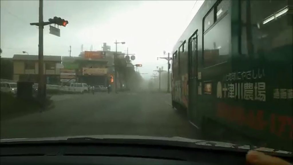 Massive Volcanic Ash fall on Kagoshima City! Sakurajima erupted 8 times a day! (29 May 2015)