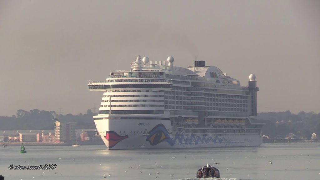 AIDA Cruise Ship "AIDA PERLA" sails up Southampton Water into the docks 03/09/18 AIDA Cruise Ship "AIDA PERLA" sails up Southampton Water into the docks 03/09/18