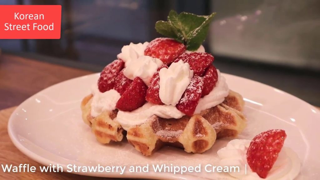 Korean Street Food / Waffle with Strawberry and Whipped Cream / 생크림 딸기 와플 #đồănhànquốc