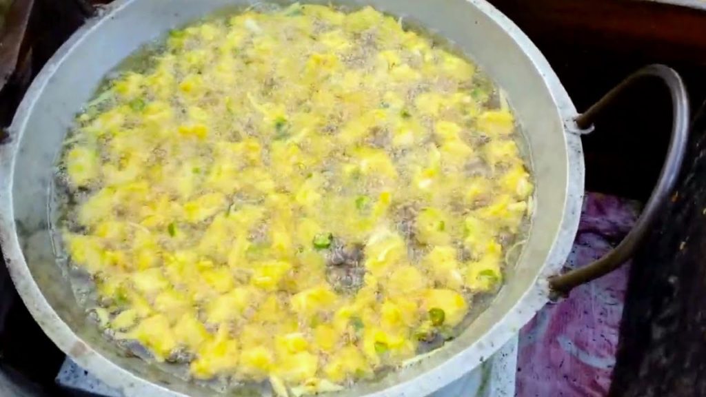 ONION CHOP WITH RICE POWDER || PIYAJU VAJA || ONION FRY || INDIAN STREET FOOD