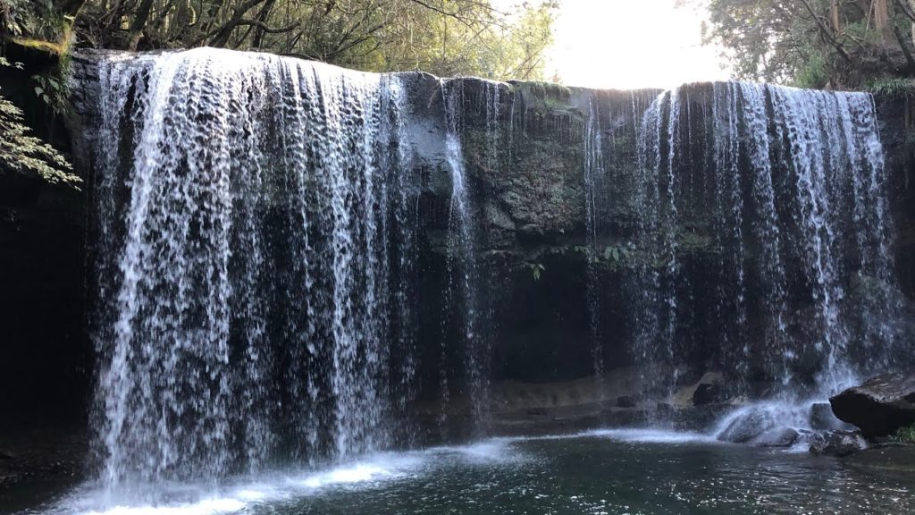 A mysterious waterfall behind the waterfall Nabega Falls. Kumamoto sightseeing Oguni town