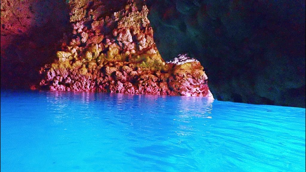 青の洞窟 in 沖縄 真栄田岬 Blue Grotto in Okinawa Japan 2019