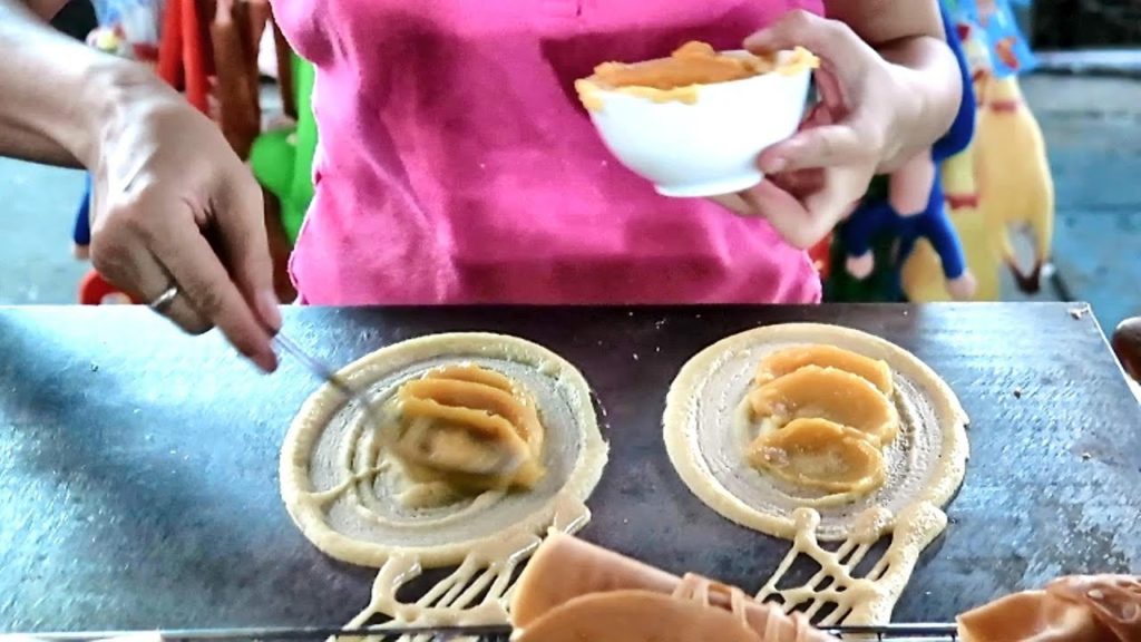 Bangkok Street Food. The Tokyo Crepe. Khaosan Road