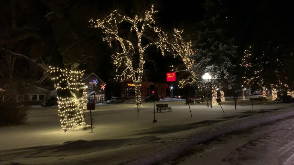 LIVINGSTON MONTANA LIGHTS THE WAY 579