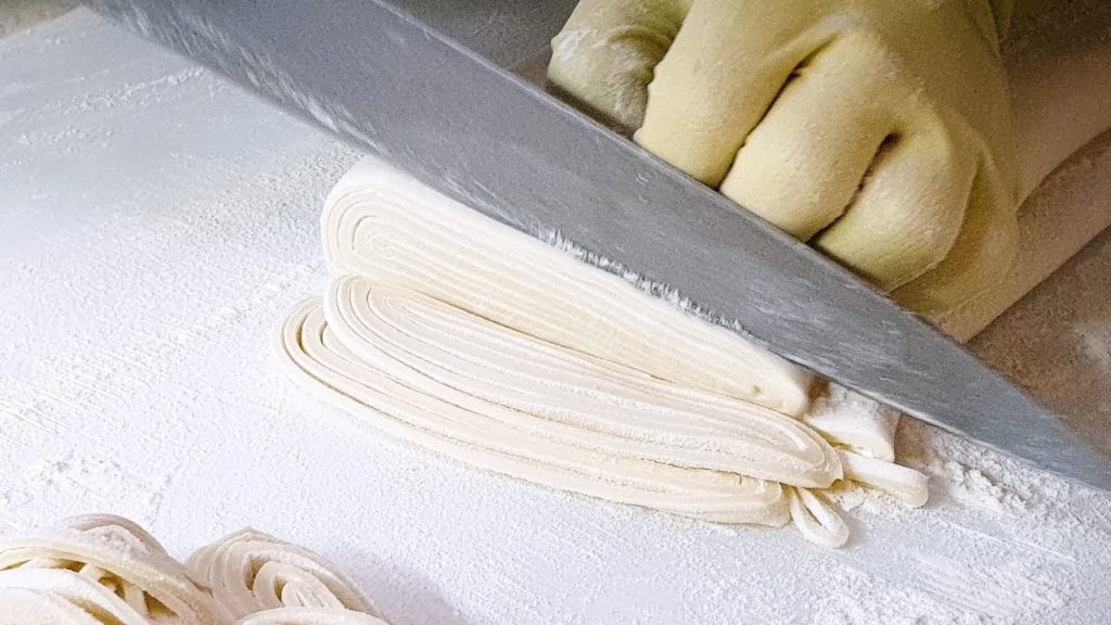 착한 가격, 3500원 손칼국수, 수제비, 망원시장, $3 Korean handmade noodles, Hand-pulled dough soup, Korean street food 착한 가격, 3500원 손칼국수, 수제비, 망원시장, $3 Korean handmade noodles, Hand-pulled dough soup, Korean street food