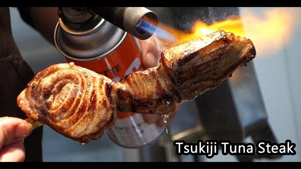 築地まぐろステーキ Tuna Steak in Tsukiji,Tokyo.Japanese Street Food