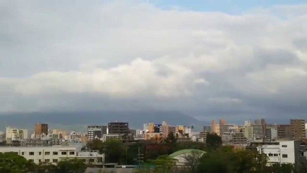 Volcano Eruption Mt.Sakurajima in Kagoshima, Japan (5 April 2015) Wind: SW