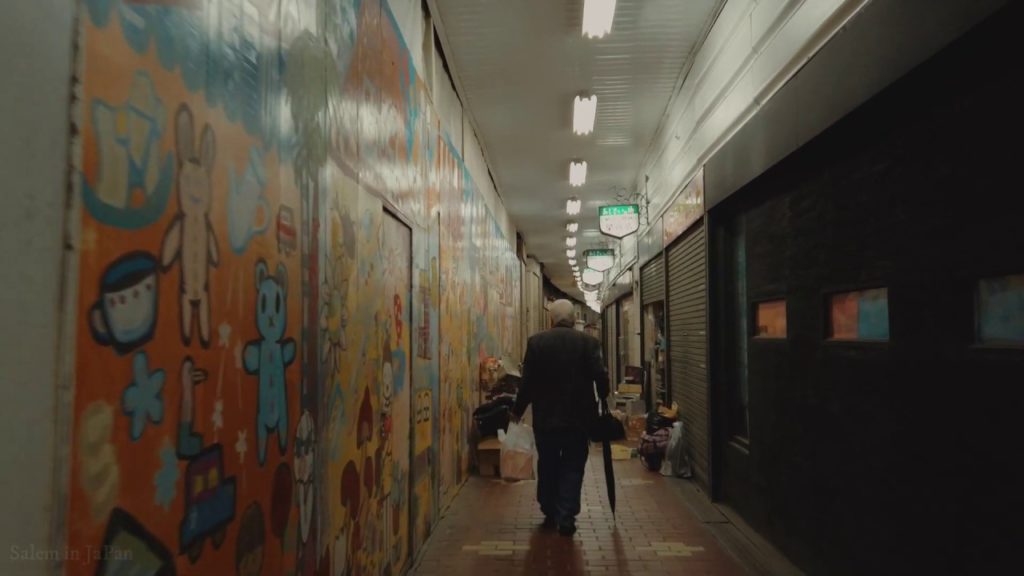 Walking in Motoko Shopping mall in Kobe