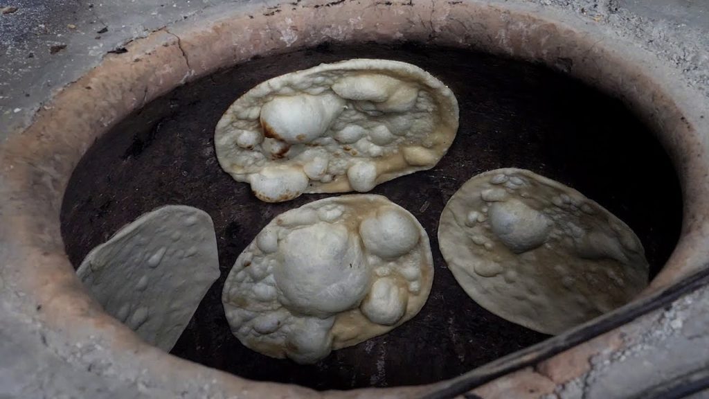 굴뚝 카레 빵 / india chimney curry bread - naan / indian street food