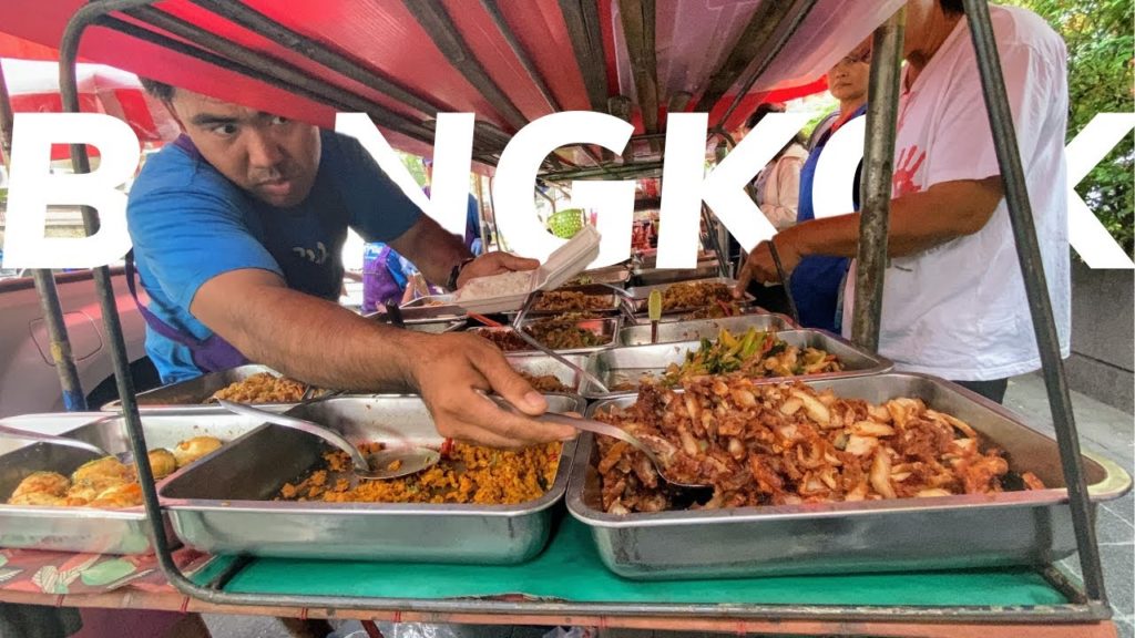BANGKOK STREET FOOD 4K! 🇹🇭(iPhone 11 Pro 4K 60fps vlog)