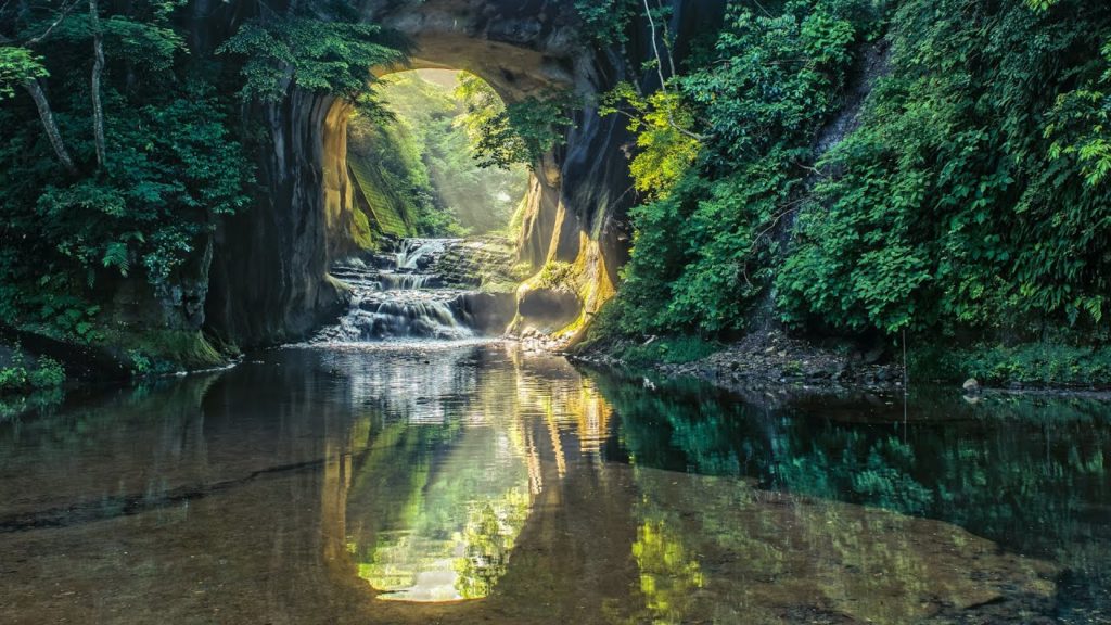 [ 4K Ultra HD ] 神秘の絶景 新緑の亀岩の洞窟(濃溝の滝) - Nomizo Falls in Spring -  (shot on Samsung NX1)