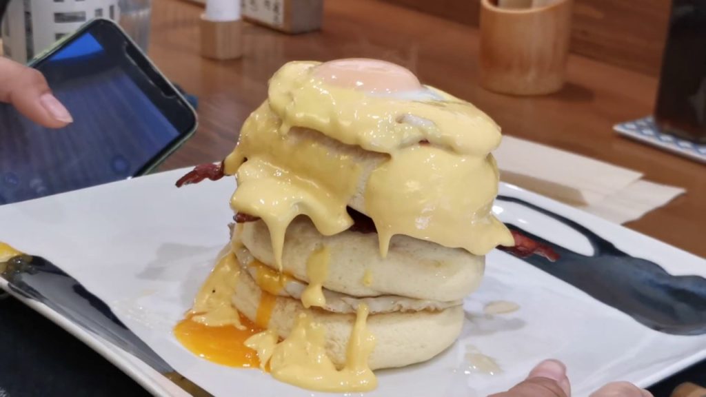 #ChrisCalubEats: The Famous Japanese Souffle Cake (Benitsuru) Asakusa, Tokyo, Japan