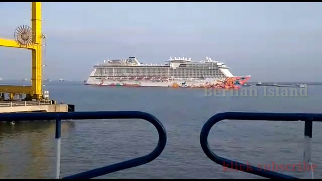 Kapal Pesiar Genting Dream Cruise - Arrival Surabaya...