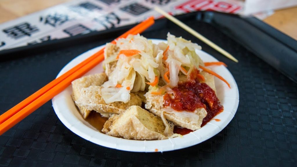 Taiwanese STINKY TOFU at Maokong Gondola & Lin's Family Garden - Taipei Travel Guide (Day 11)
