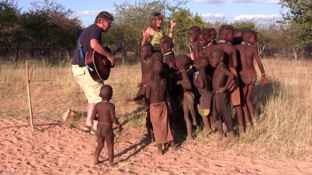 Vesnice kmene Himba, Namibie - Hotelbusem po Africe (Cestovatel Bob)