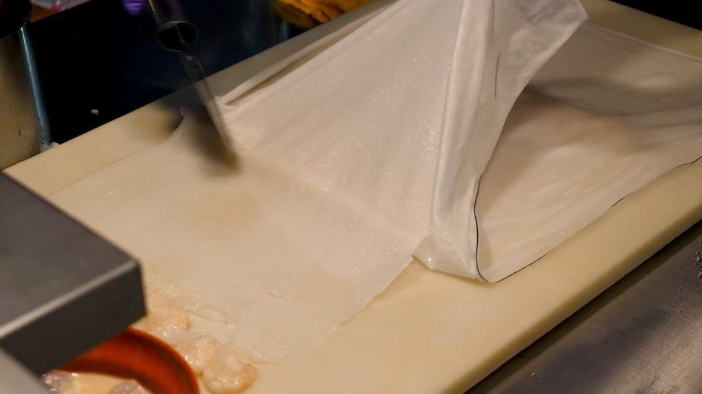 Very thin shrimp rice roll - Taiwan street food