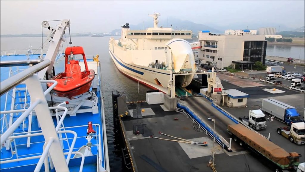 阪九フェリー 「ひびき」　新門司港着岸　Hankyu Ferry "Hibiki", Shin-Moji Port　(2015.6)