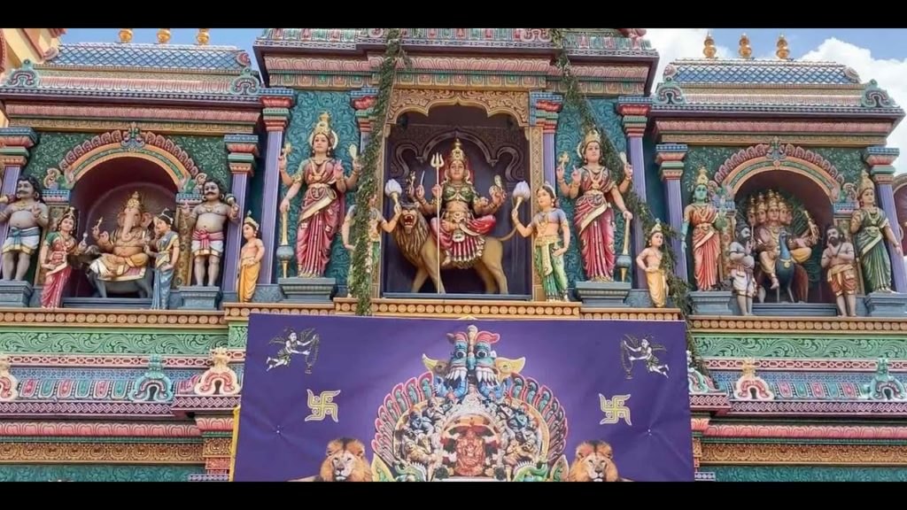 Walking tour of Little India in Singapore.