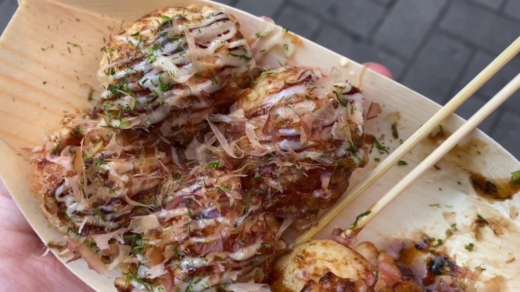 Dotonbori Japanese Street Food | Takoyaki Octopus Balls (Osaka, Japan) 大阪市 道頓堀 たこ焼き | 타코야키 도톤보리 오사카