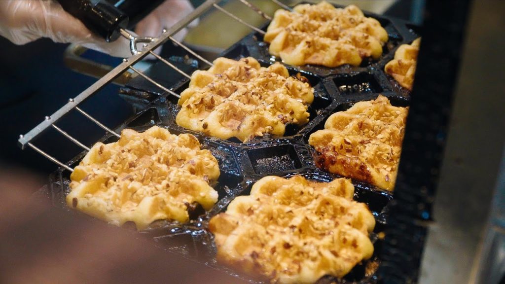 ベルギーワッフル (ショコ, アーモンド) ∥ Belgian Waffle ∥ マネケン ∥ Japanese Street Food