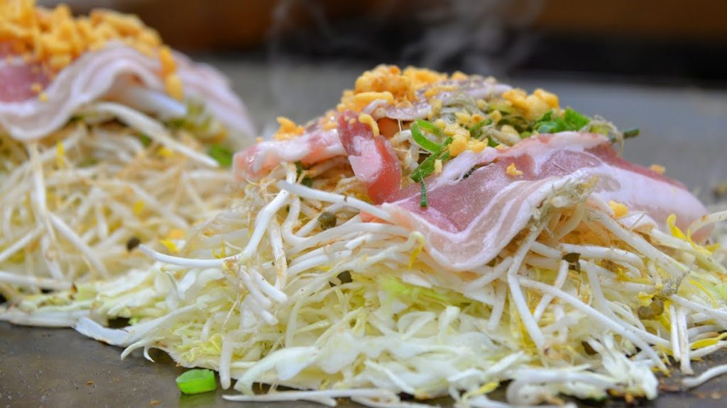 Okonomiyaki is a specialty of Hiroshima 広島だからお好み村でカープの広島焼き:Gourmet Report グルメレポート Okonomiyaki is a specialty of Hiroshima 広島だからお好み村でカープの広島焼き:Gourmet Report グルメレポート