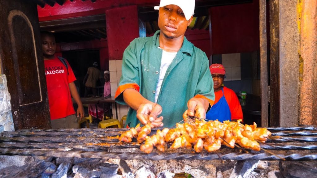 Street Food Tour of Lamu, Kenya – FOOD MELTING POT and Sailboat BBQ – Kenyan Swahili Food! Street Food Tour of Lamu, Kenya - FOOD MELTING POT and Sailboat BBQ - Kenyan Swahili Food!