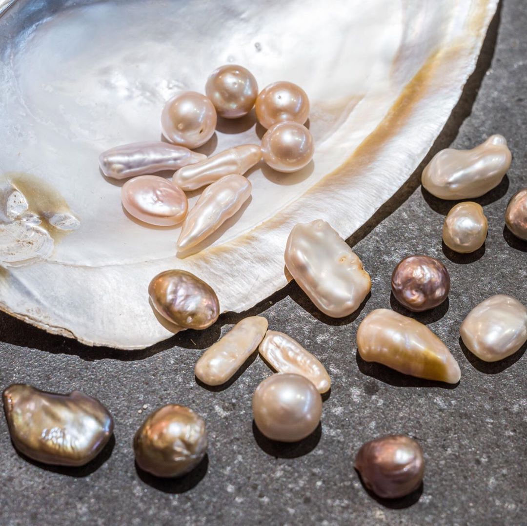 Lake Biwa pearls come in a variety of shapes and colors. | PHILIPPE VOISIN