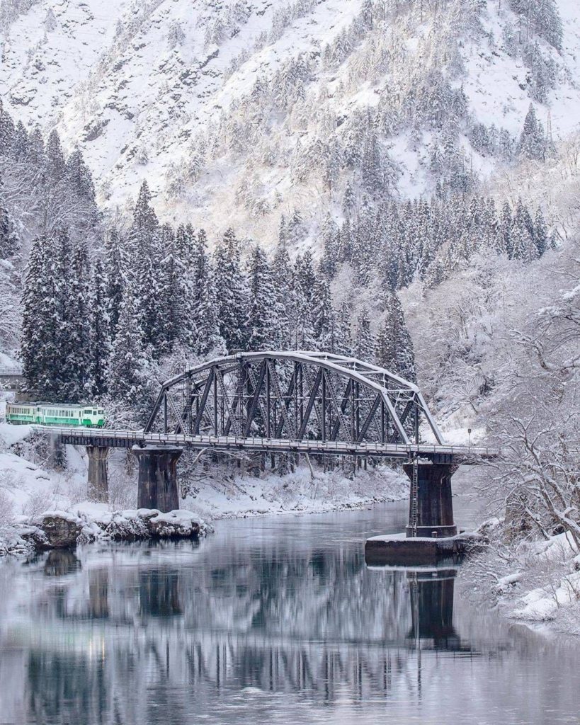 A magical winter scene... 
 @kotankotankotan182
-----⁣⠀
#Tadami Line, #Fukushima...