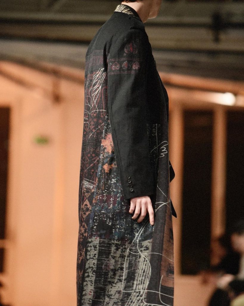Yohji Yamamoto pour Homme AW20 show 
Backstage by @elise_toide 
#YohjiYamamoto #...