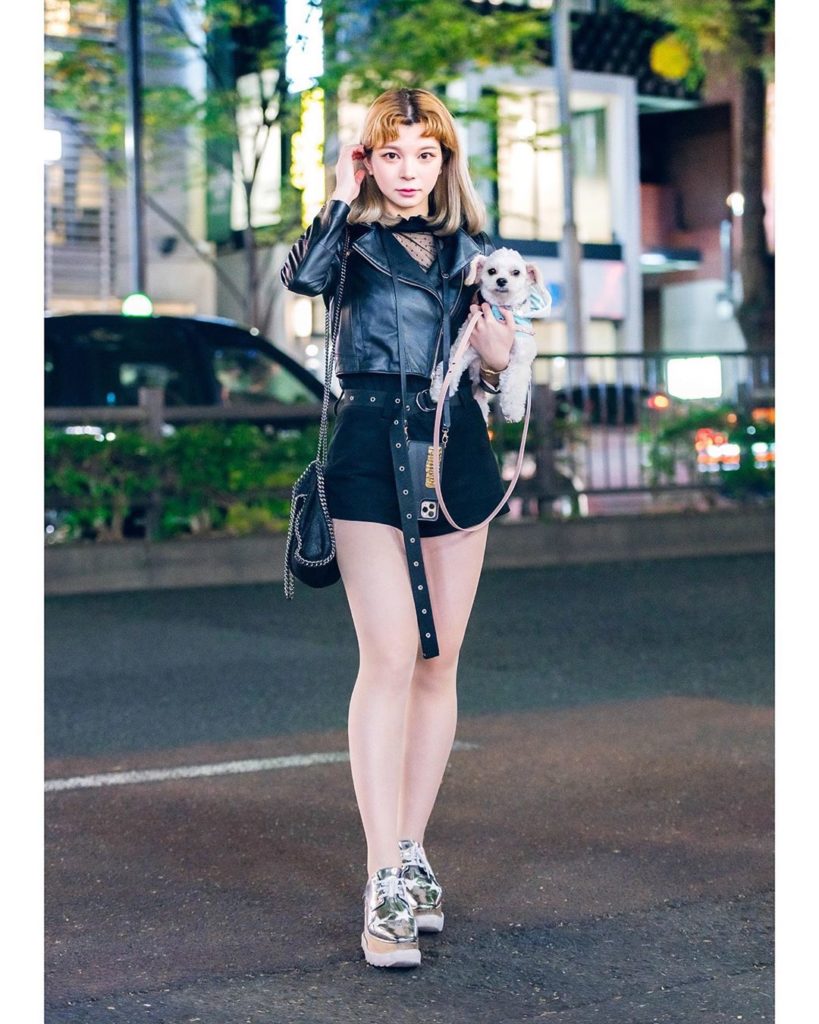Tokyo Fashion: Japanese office worker @AkaeSasaki and her cute dog @RennewThePekipoo on the str… Japanese office worker @AkaeSasaki and her cute dog @RennewThePekipoo on the str...
