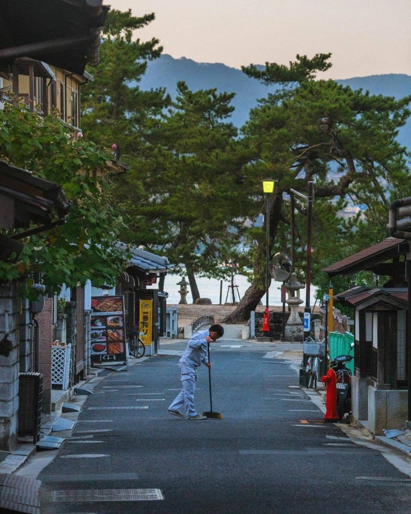 Grateful to everyone doing the work behind the scenes, before the day begins 
: ...