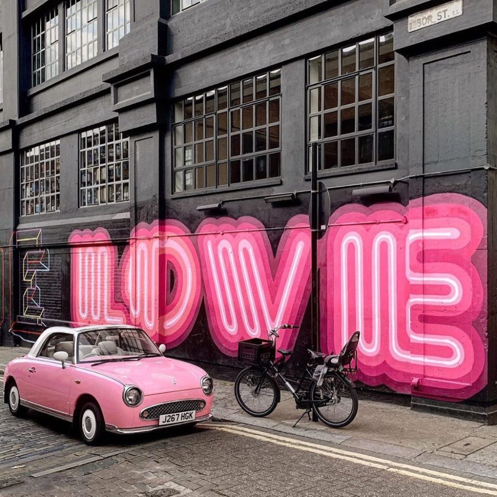 Feeling the #Love #HappyValentinesDay #NissanFigaro
 @lepinkfigaro...