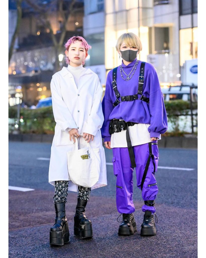 19-year-old Luna (@_t_trsm) and 20-year-old Kana (@o___i____) on the street in H...