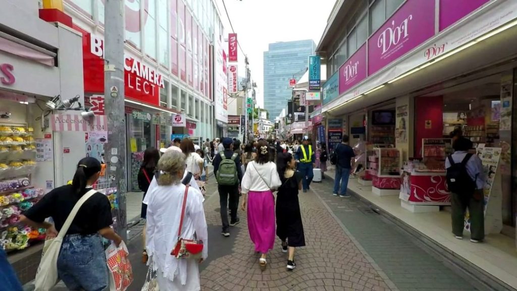 Visit Japan: Home of Japan’s streetwear scene, Harajuku is synonymous with hip Japanese fashi… Home of Japan's streetwear scene, Harajuku is synonymous with hip Japanese fashi...