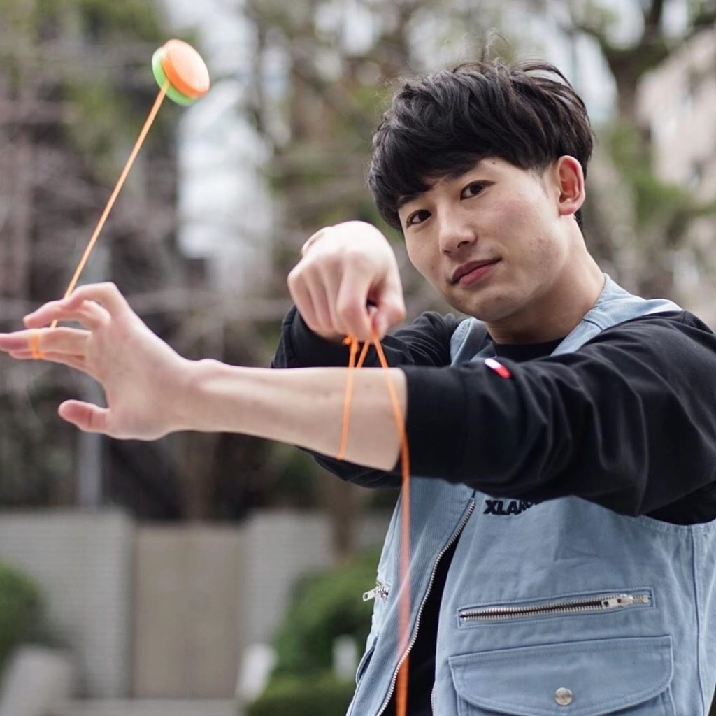 Shu Takada (@shu_ffle) is a six-time yo-yo world champion whose spectacular acro...