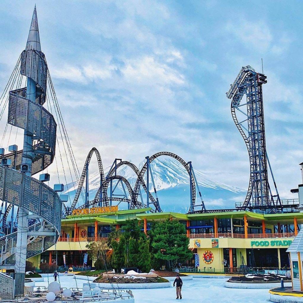 We love Tokyo Disneyland (it's the happiest place on Earth!), and Universal Stud...