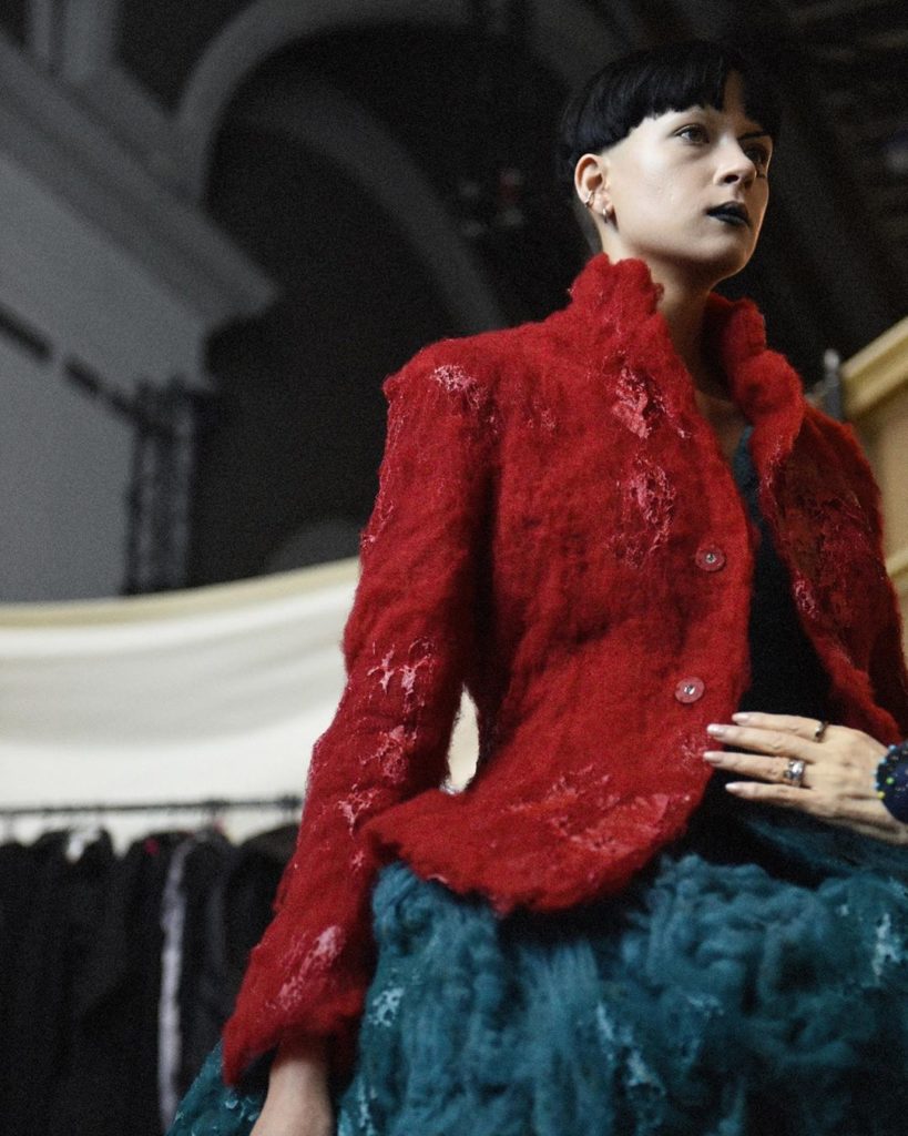 Yohji Yamamoto AW20-21 collection. 
Backstage by @elise_toide
Hair by @eugenesou...