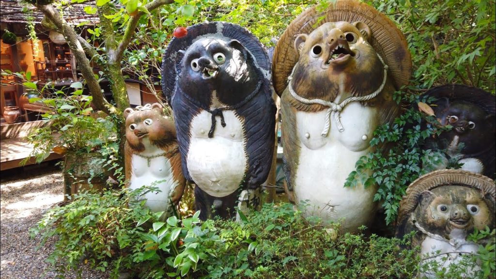 4K | Tanuki (狸) | Shigaraki ware (信楽焼) Art Shop | Kyoto | Japan 4K | Tanuki (狸) | Shigaraki ware (信楽焼) Art Shop | Kyoto | Japan