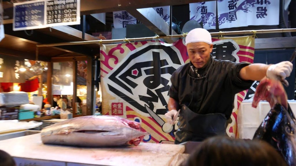Wakayama - Japan -Kuroshio Market: Tuna Filleting Show