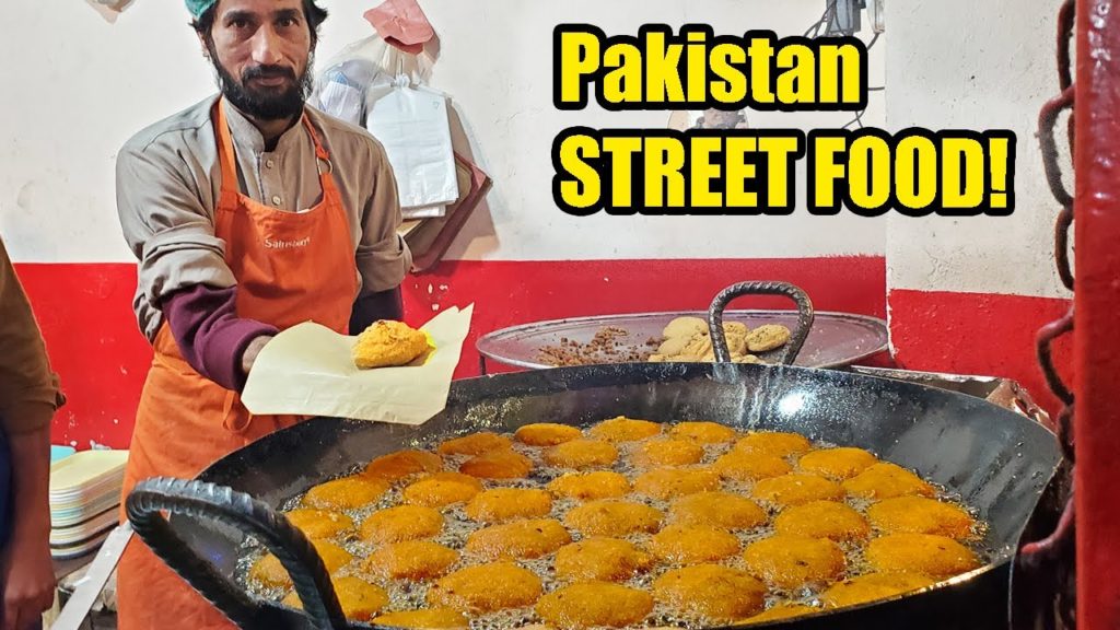 BRAIN CURRY BREAKFAST! Pakistan NIGHT MARKET STREET FOOD Tour of Lahore Pakistan BRAIN CURRY BREAKFAST! Pakistan NIGHT MARKET STREET FOOD Tour of Lahore Pakistan