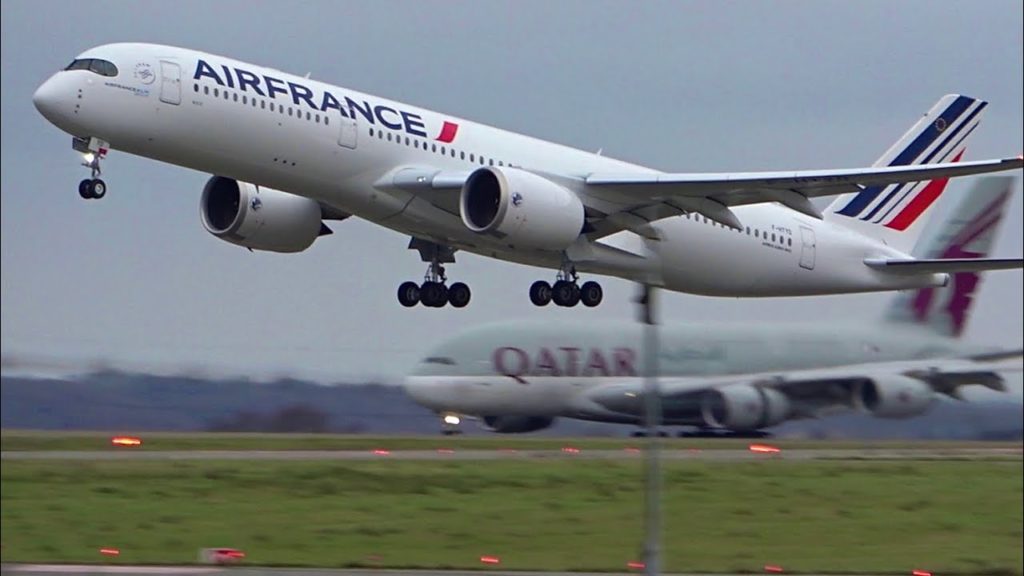RUSH HOUR Paris CDG 🇫🇷 Very close up Plane Spotting; Busy international heavy traffic; Winter 2020