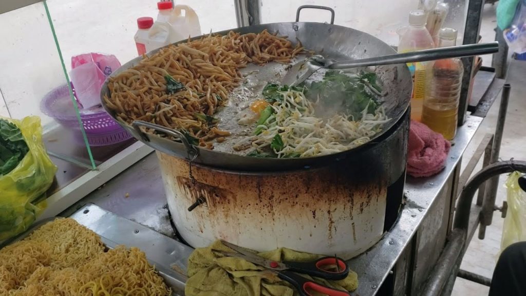 Cambodia Street Food - Chinese Stir Fried Noodles