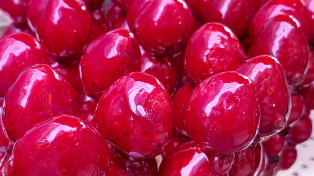 Crunchy Fresh Fruit Strawberry Candies (딸기 탕후루) - Street Food