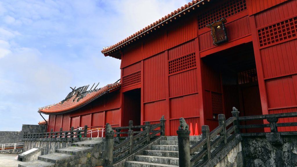 Shuri Castle burned away by fire 火災で正殿などが焼失した首里城は守礼門や世界遺産の園比屋武御嶽石門を見るために訪れる人々がいるのだった:Discover Japan