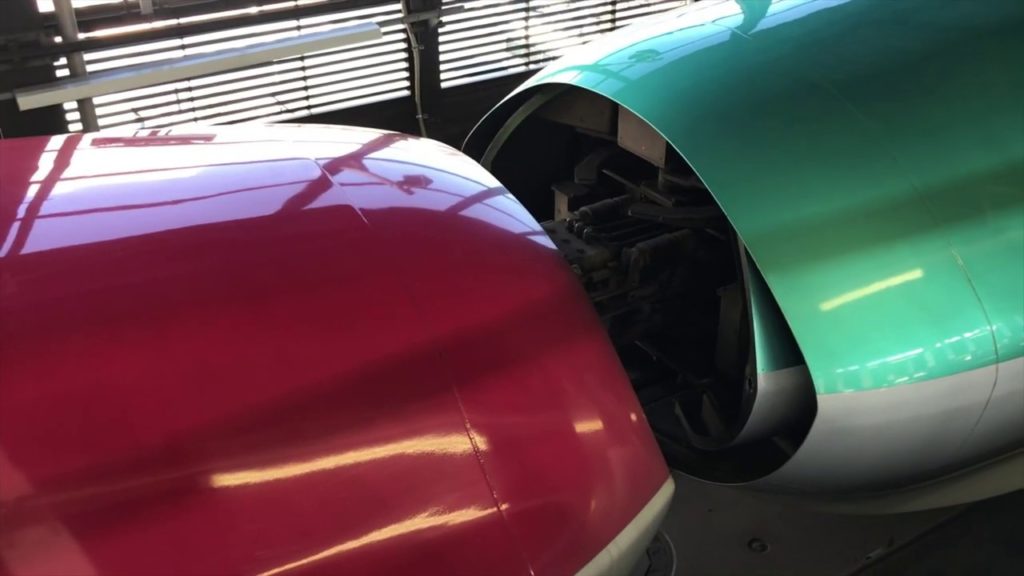 Shinkansen E5 Series + E6 Series – Coupling at Morioka | 新幹線E5シリーズ+ E6シリーズ-盛岡でのカップリング Shinkansen E5 Series + E6 Series - Coupling at Morioka | 新幹線E5シリーズ+ E6シリーズ-盛岡でのカップリング