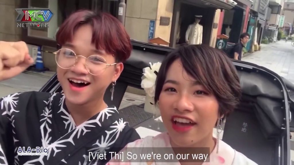 Cặp đôi WINNER – VIỆT THI P336 mặc Yukata nắm tay nhau đi du hí Tokyo bằng xe kéo Cặp đôi WINNER - VIỆT THI P336 mặc Yukata nắm tay nhau đi du hí Tokyo bằng xe kéo