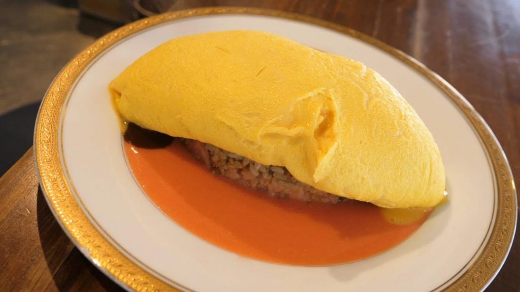 일본식 반숙 오므라이스 (명란소스) / japanese rice omelette (omurice) – korean street food / 한국 길거리 음식 / 서울 한남동 일본식 반숙 오므라이스 (명란소스) / japanese rice omelette (omurice) - korean street food / 한국 길거리 음식 / 서울 한남동
