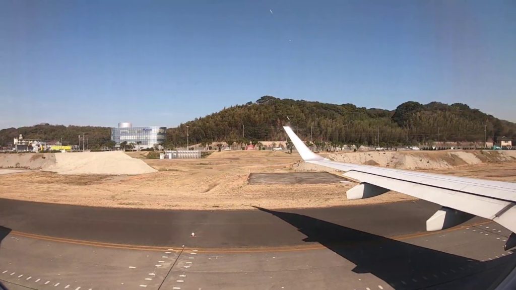 Japan Airlines E90 Take Off Fukuoka Airport