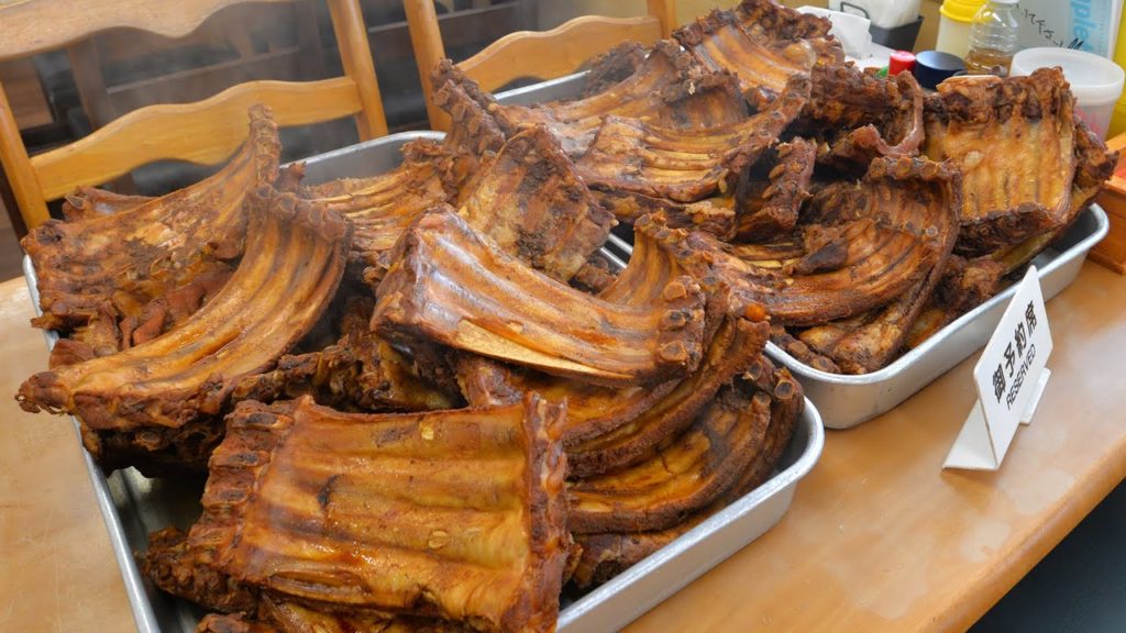 Giant Rib pork Okinawa soba なかま食堂をわざわざ訪れたのは超巨大なアバラ肉のソーキそばを食べるためだが意外と全部食べつくせたのだ:Gourmet Reportグルメレポート
