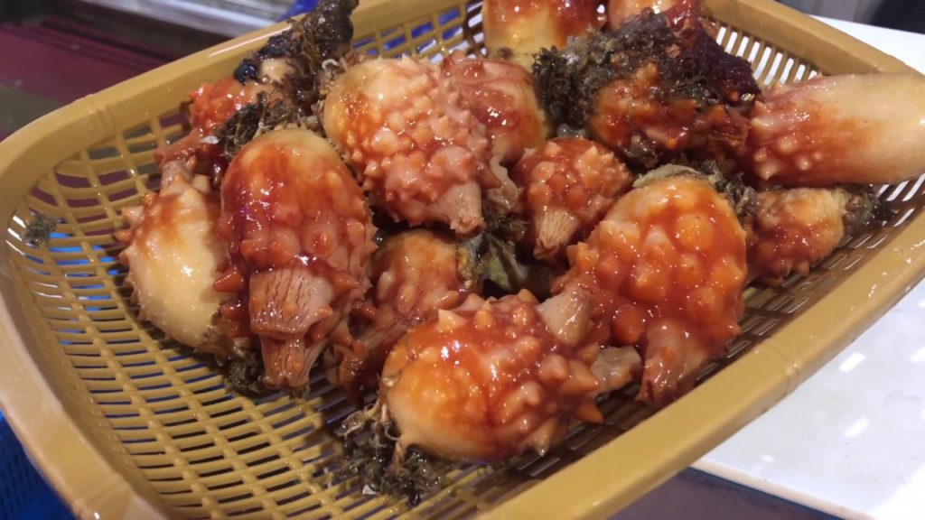 SEA PINEAPPLE SASHIMI - Korean Seafood / Korean Street food / 멍게 손질하기 /포항 죽도시장